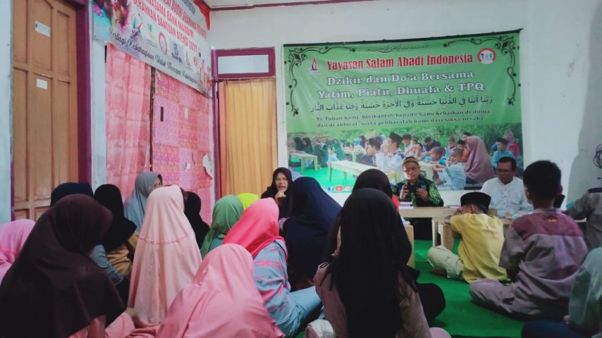 Panjatkan Do’a dalam Istighotsah rutin binaan Yasin, bersama ustadzah Mutmainah