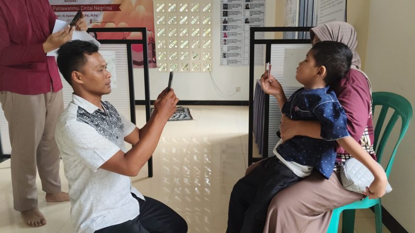 Salur Atensi YAPI, Petugas Pos Di Dampingi Petugas PKH Purwanegara, Ke Istana Menyalurkan Untuk 14 Anak YAPI.