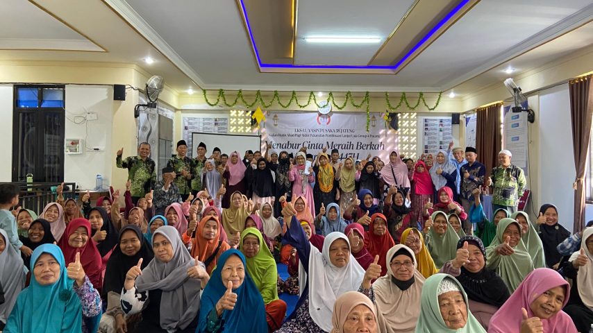 Berbagi Cinta Meraih Berkah, Menyambut Tahun Baru Islam 1447 h, Santunan Lansia Group 2 Pucang, bersamaan Kajian Rutin Ahad akhir Pekan, Di Aula Istana yatim At-taslim. Gumiwang Banjarnegara.