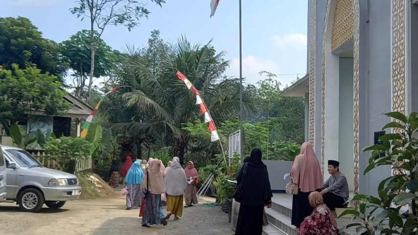 Kajian Akbar Rutin Istana Yatim: Bahas Makanan Halal-Haram, Antusias Jama’ah Kehadiran Laki laki bertambah.