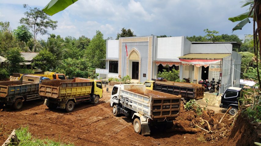 Persiapan Pembangunan Masjid Nur Salam dan Asrama Putra Istana Yatim At-Ta’lim Dimulai, Donasi Alat Berat Mengalir
